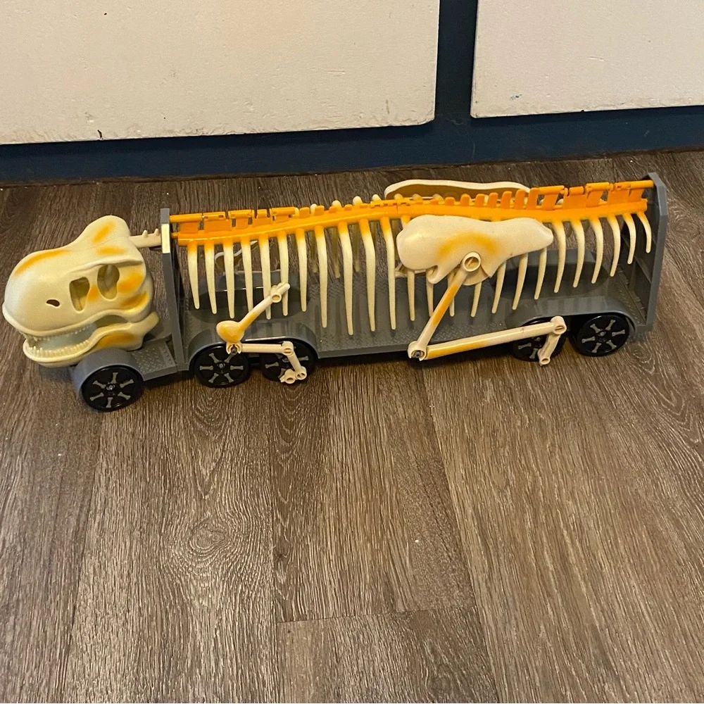 Dinosaur‎ Truck Hauler Toy